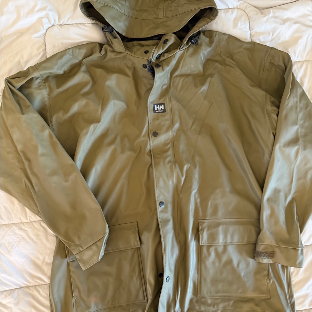 Helly Hansen Olive Hooded Raincoat with Front Pockets